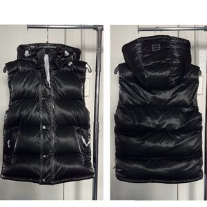 Aritzia The Super Puff Vest in Black Liquid Shine Goose Down Puffer Vest Small